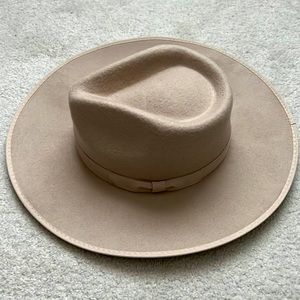 Olive & Pique light tan hat, one size, adjustable